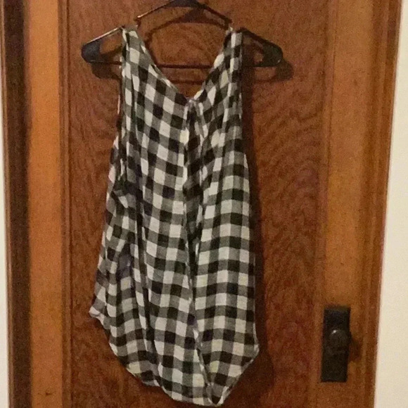 Woman’s top - Picture 2 of 2